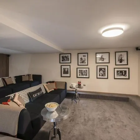 Entire Chalet Private Luxe تينْيِ