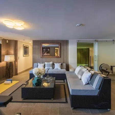 Entire Chalet Private Luxe דירה *